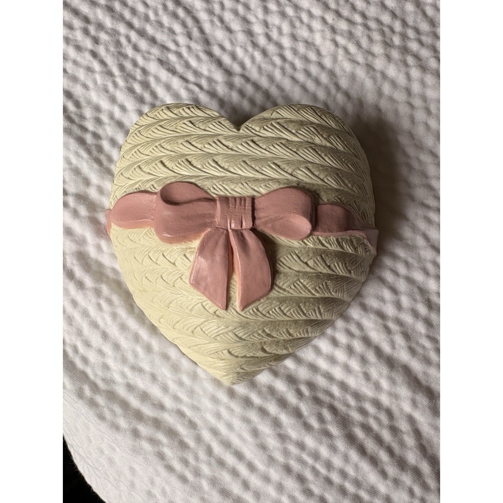 Vtg 80s Wall Pocket Basket w Pink Ribbon Bow Cottagecore Grandmacore 4.5 x 5 x 2